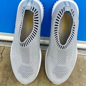 Tiosebon  Shoes Tennis Shoes Size 8.5 Women’s Like New Slip On